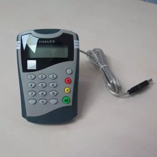 Cititor carduri sanatate cu cip Gemalto Thales IDBridge CT700 Cititor carduri sanatate cu cip Gemalto Thales IDBridge CT700