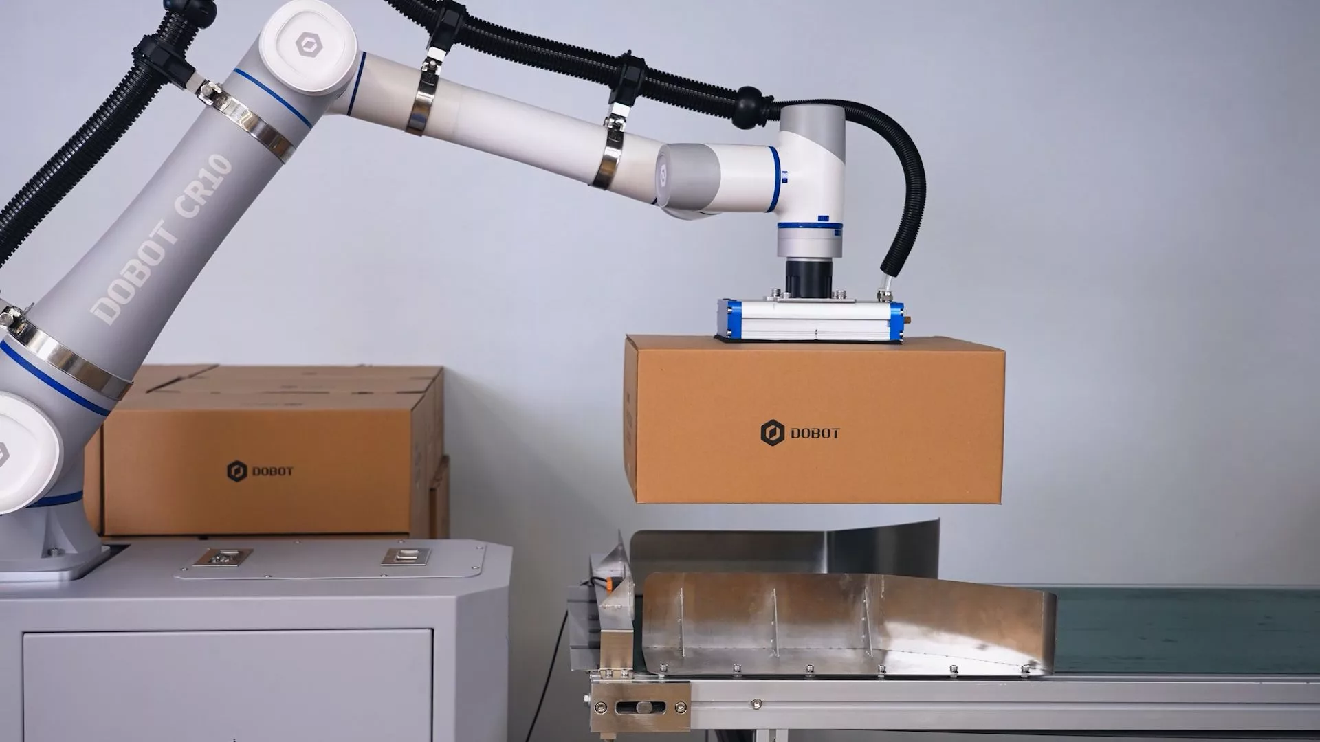 Alegerea soluției perfecte de paletizare cu cobot pentru afacerea ta
